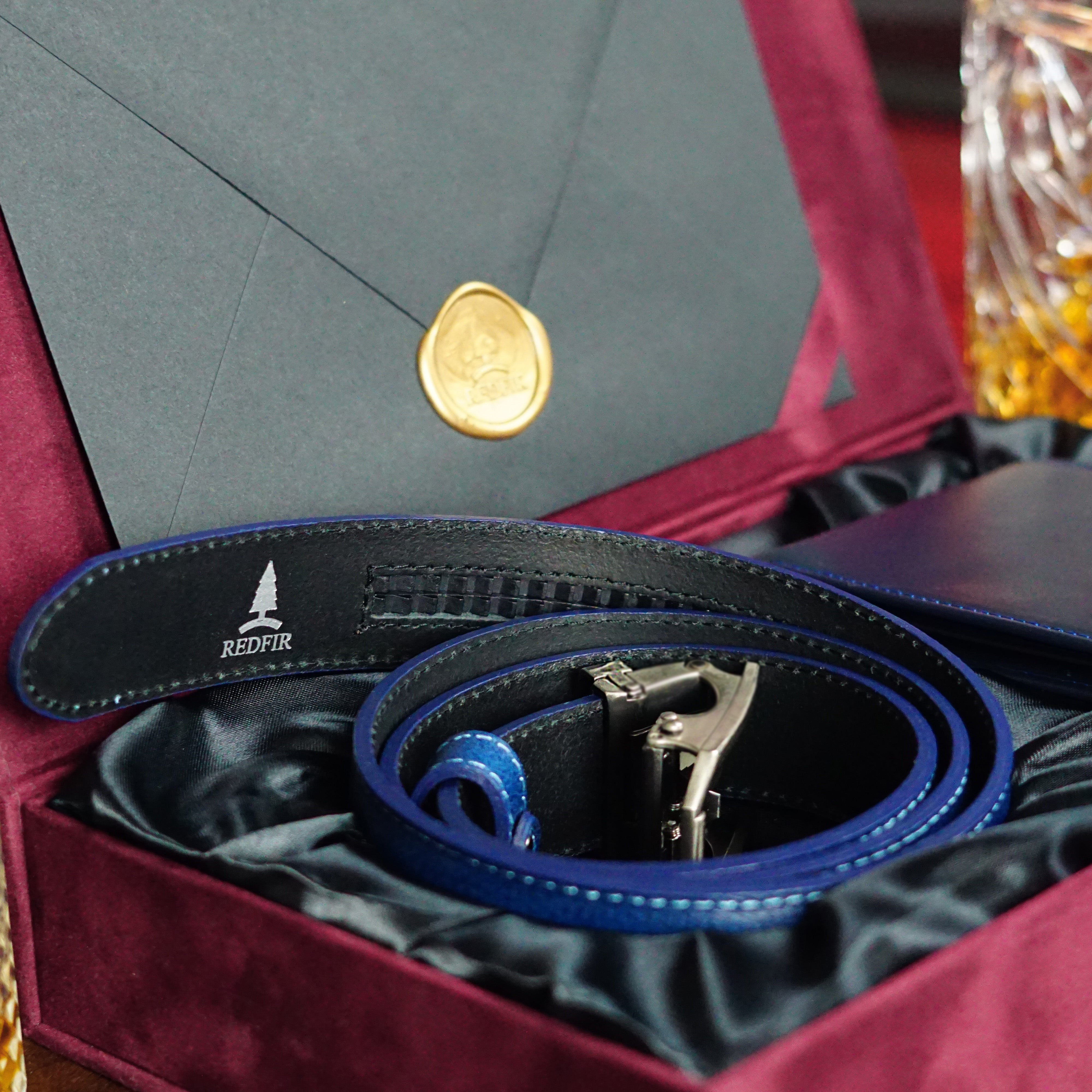 Blauwe cadeauset Universe – riem en portemonnee
