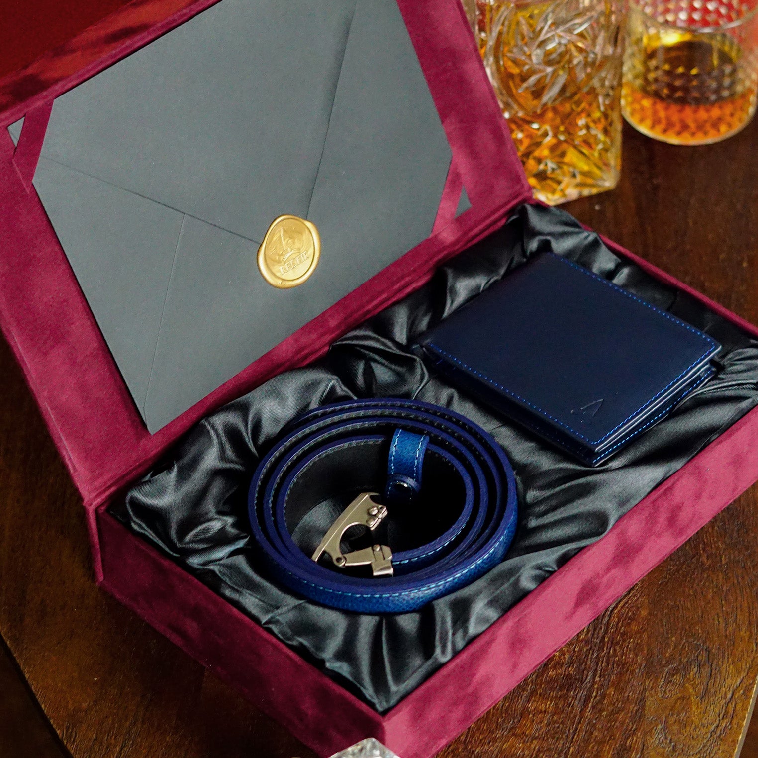 Blauwe cadeauset Universe – riem en portemonnee